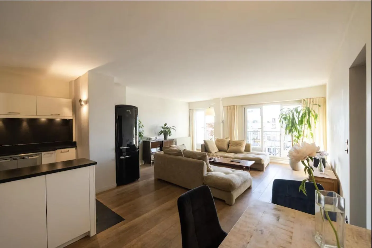 Amazing View, Beautiful Flat, Swimming Pools, Secure Parking Apartment Paris