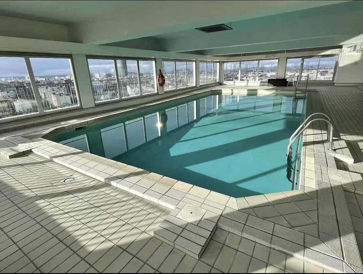 パリAmazing View, Beautiful Flat, Swimming Pools, Secure Parkingアパートメント フランス