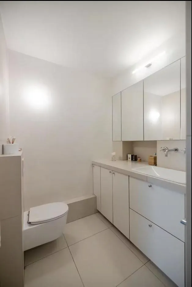 パリAmazing View, Beautiful Flat, Swimming Pools, Secure Parkingアパートメント 0*, パリ フランス