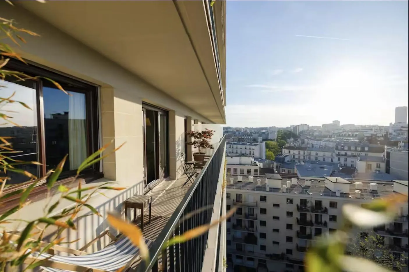 Amazing View, Beautiful Flat, Swimming Pools, Secure Parking Apartment Paris